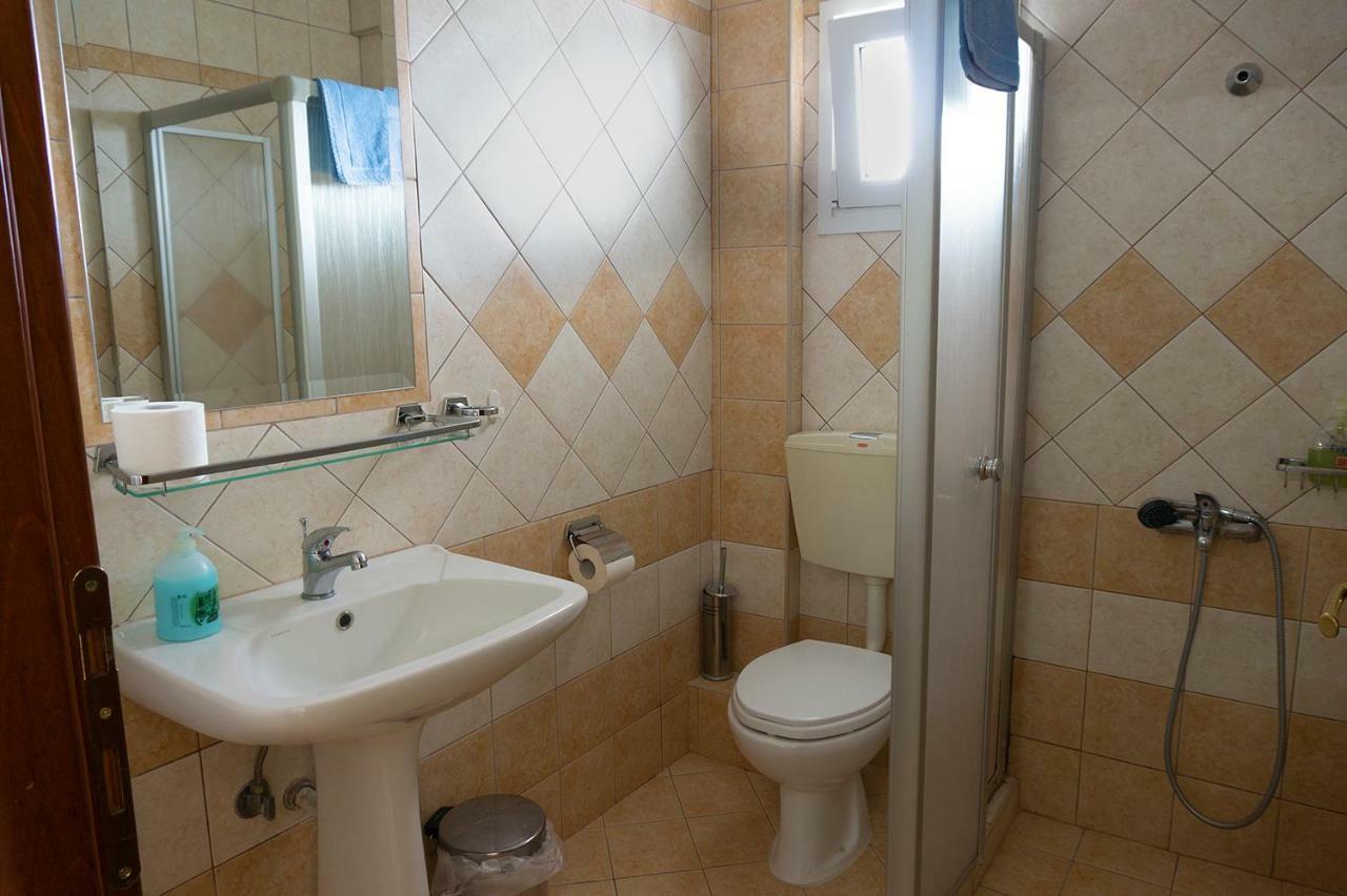 Pension Konstantinoupolis Bed & Breakfast Asprovalta Exterior photo